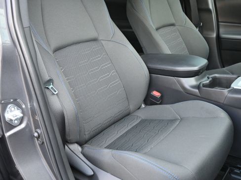 Used 2024 Toyota RAV4 SE image 31