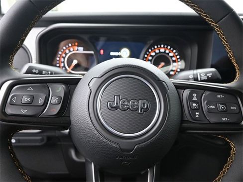 Used 2024 Jeep Gladiator Sport image 18