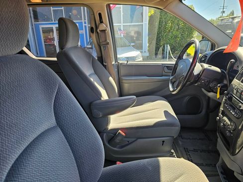 Used 2005 Dodge Grand Caravan SXT w/ Premium Group FWD image 11