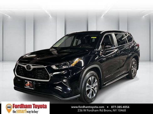 Used 2023 Toyota Highlander XLE AWD/4WD image 4