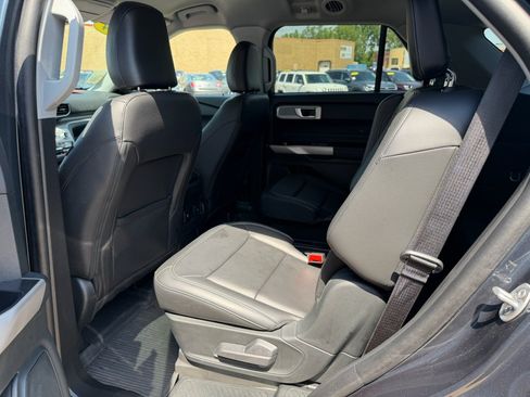 Used 2024 Ford Explorer XLT w/ Equipment Group 202A AWD/4WD image 8
