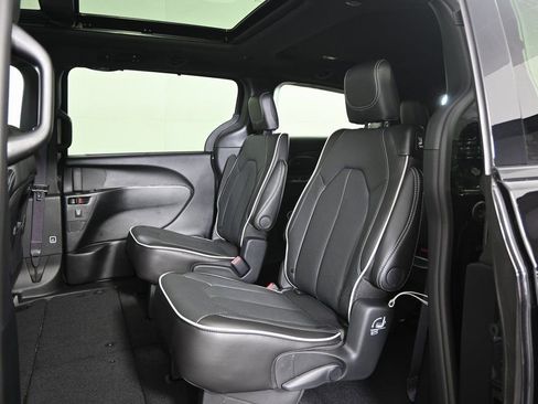 New 2026 Chrysler Pacifica Limited w/ S Appearance Package AWD/4WD image 20