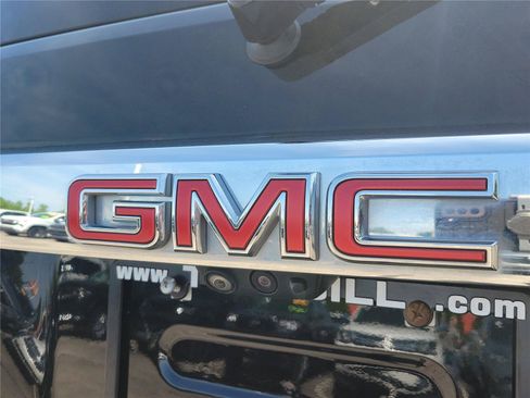 Used 2023 GMC Acadia Denali w/ Black Diamond Edition FWD image 7