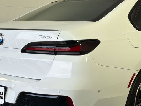 Used 2024 BMW 740i RWD image 12