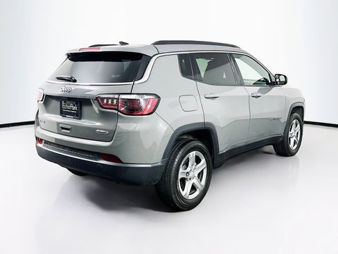 Used 2024 Jeep Compass Latitude image 9