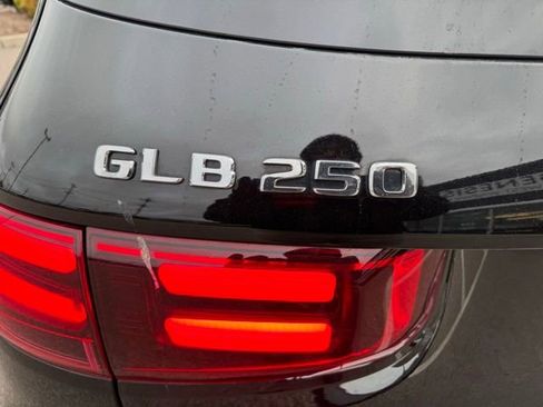 Used 2024 Mercedes-Benz GLB 250 4MATIC image 7