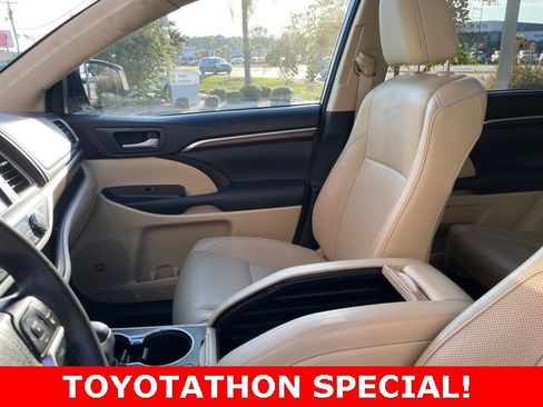 Used 2016 Toyota Highlander Limited Platinum image 10