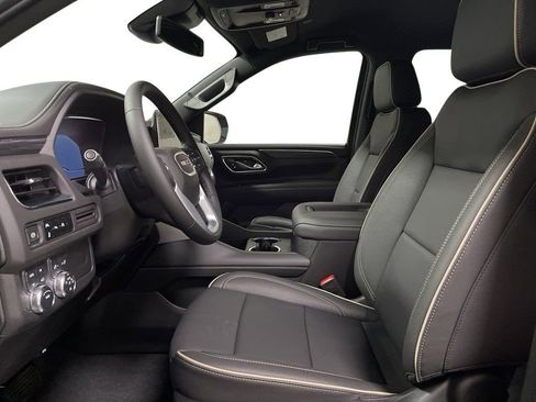 Used 2024 GMC Yukon XL SLT image 8