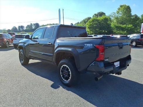 Used 2025 Toyota Tacoma TRD Off-Road AWD/4WD image 8