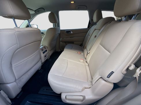 Used 2019 Nissan Pathfinder SV w/ SV Tech Package FWD image 21