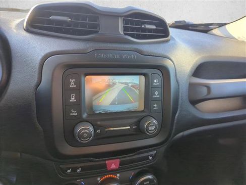 Used 2016 Jeep Renegade Limited image 12