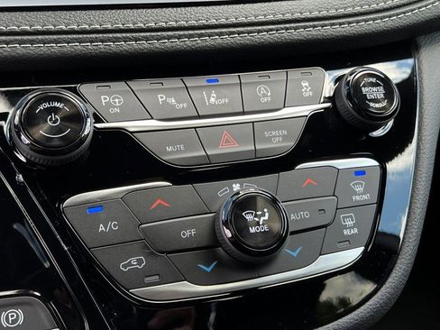 New 2025 Chrysler Pacifica Select w/ Fav Edition Package image 21