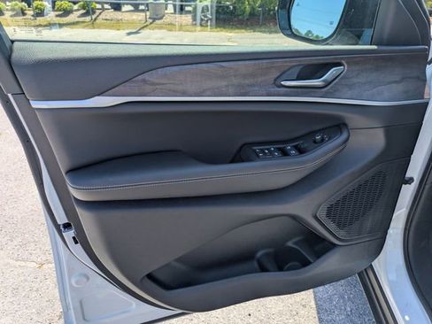 New 2026 Jeep Grand Cherokee Altitude RWD image 11
