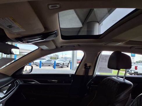 Used 2018 BMW 740i RWD image 34