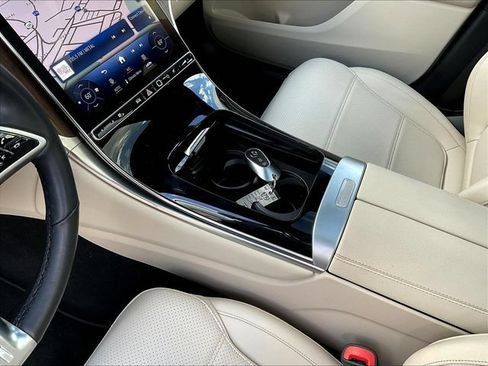 Used 2024 Mercedes-Benz GLC 300 4MATIC image 20