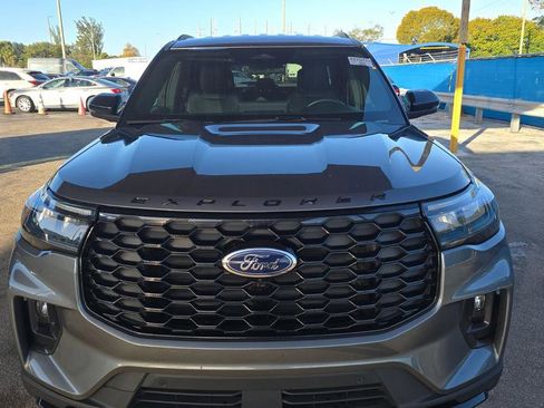 Used 2025 Ford Explorer ST-Line w/ ST-Line Street Pack image 2
