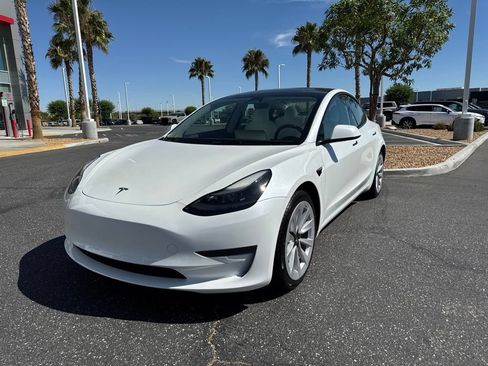 Used 2023 Tesla Model 3 Standard Range RWD image 2
