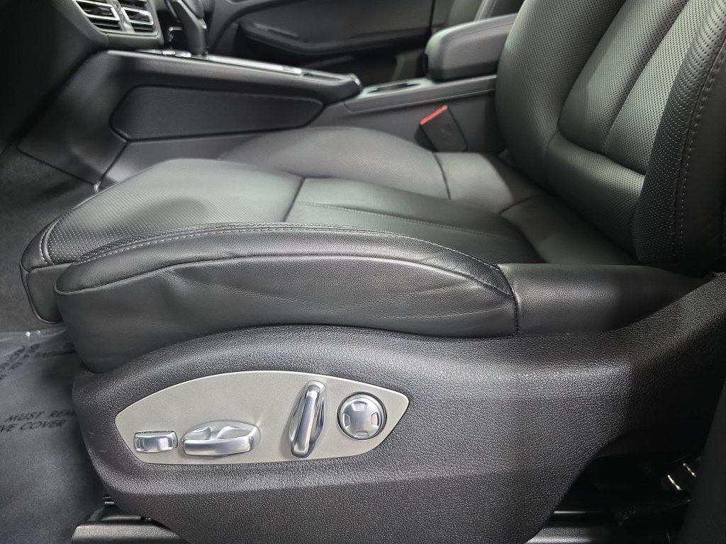 Certified 2026 Porsche Macan AWD/4WD image 23