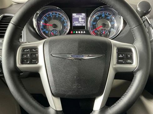 Used 2015 Chrysler Town & Country Touring w/ Driver Convenience Group FWD image 15