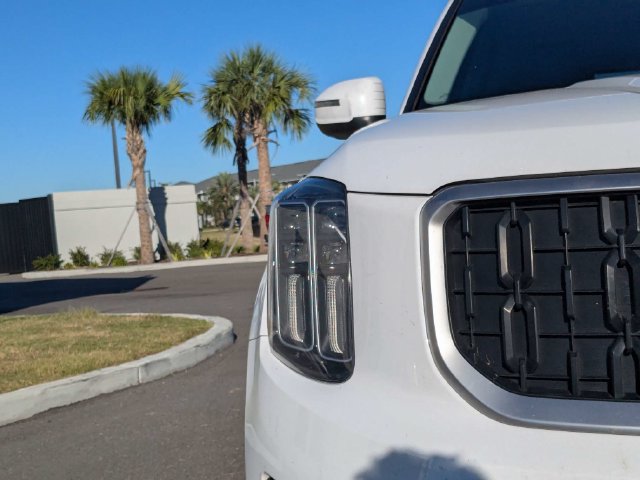 Certified 2025 Kia Telluride EX w/ EX Captain's Chair Package FWD image 9