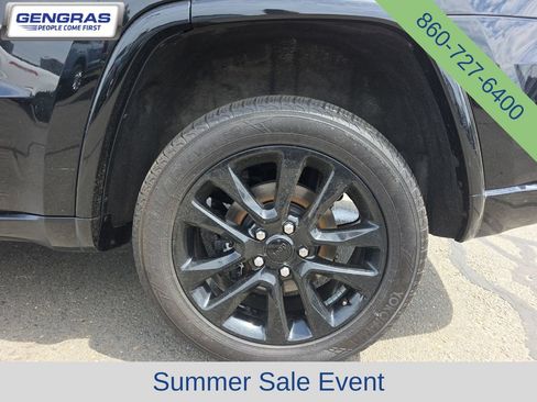 Used 2022 Jeep Grand Cherokee Laredo X AWD/4WD image 13