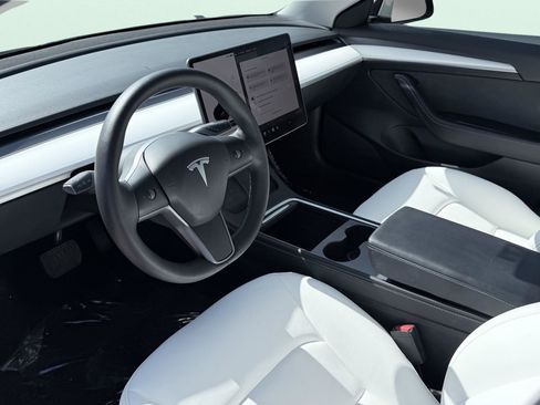 Used 2023 Tesla Model 3 Standard Range RWD image 19
