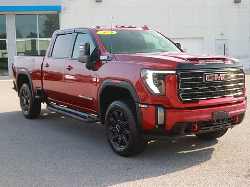 Used 2024 GMC Sierra 2500 AT4 w/ AT4 Preferred Package AWD/4WD image 3