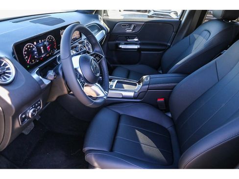 Used 2024 Mercedes-Benz GLB 250 4MATIC image 23