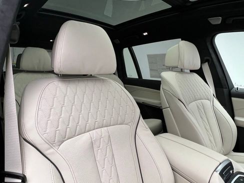 New 2026 BMW X7 M60i image 7