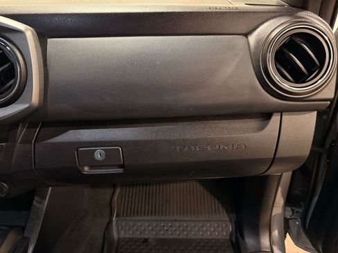 Used 2021 Toyota Tacoma TRD Sport image 28