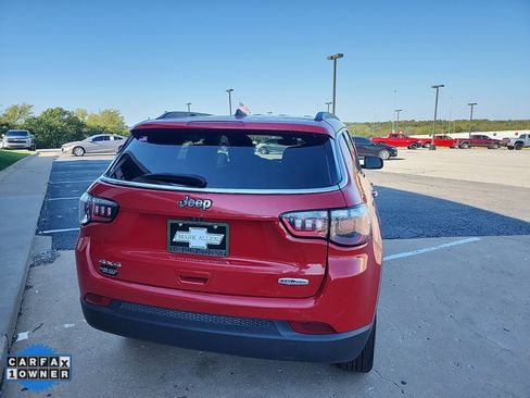 Used 2024 Jeep Compass Latitude image 4