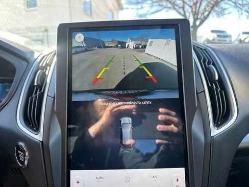 Used 2024 Ford Edge SEL image 17