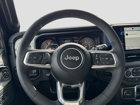 Used 2025 Jeep Wrangler Unlimited Sahara AWD/4WD image 10