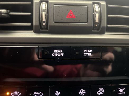 Used 2024 Nissan Pathfinder S image 20