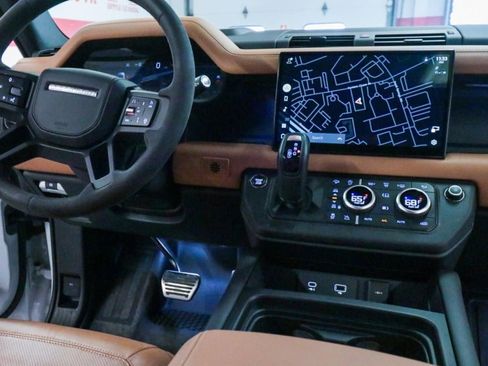 Used 2023 Land Rover Defender 110 V8 image 31