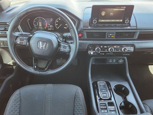 Used 2023 Honda Pilot Sport image 11