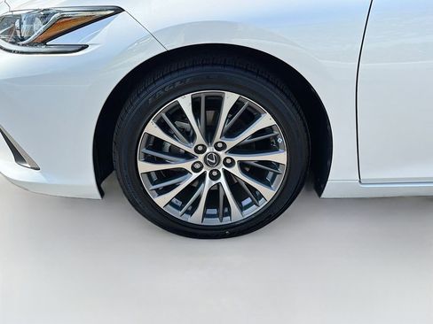 Used 2020 Lexus ES 300h w/ Premium Package FWD image 40