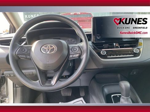 Used 2025 Toyota Corolla LE image 37