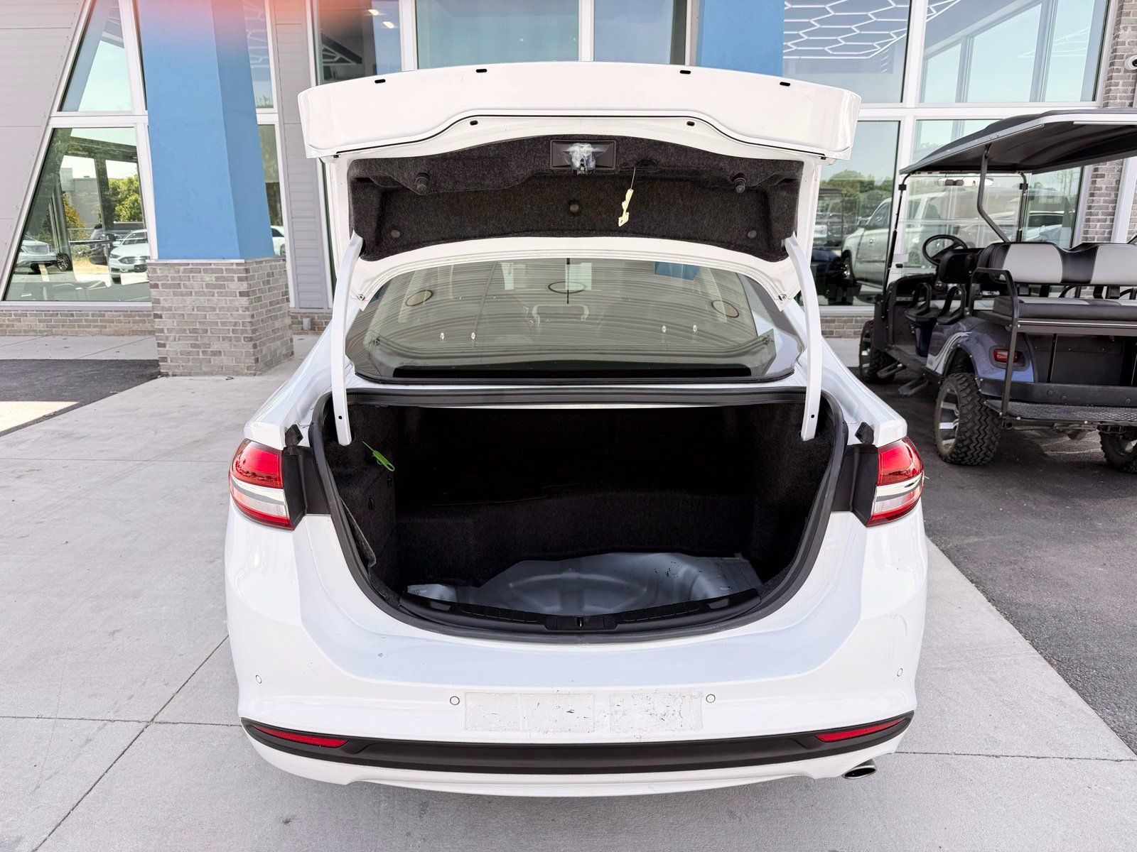 Used 2018 Ford Fusion SE w/ Equipment Group 602A FWD image 36