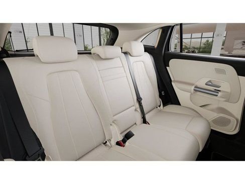 Used 2026 Mercedes-Benz GLA 250 4MATIC image 6