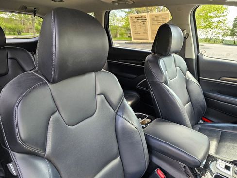 Used 2025 Kia Telluride S AWD/4WD image 12