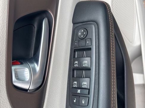 Used 2017 Chrysler Pacifica Touring-L Plus w/ Advanced Safetytec Group FWD image 12