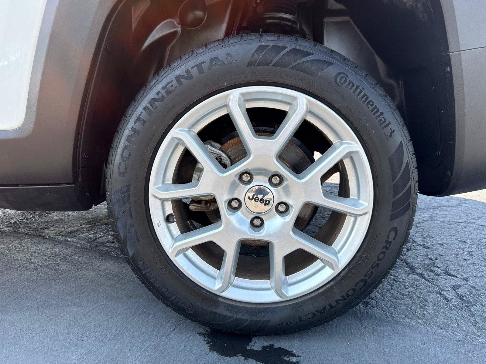 Used 2023 Jeep Renegade Latitude AWD/4WD image 30