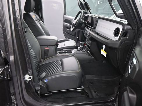 New 2025 Jeep Gladiator Sport AWD/4WD image 23