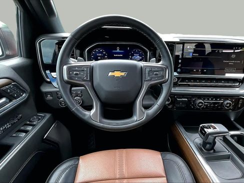 Used 2024 Chevrolet Silverado 1500 High Country w/ High Country Premium Package AWD/4WD image 5