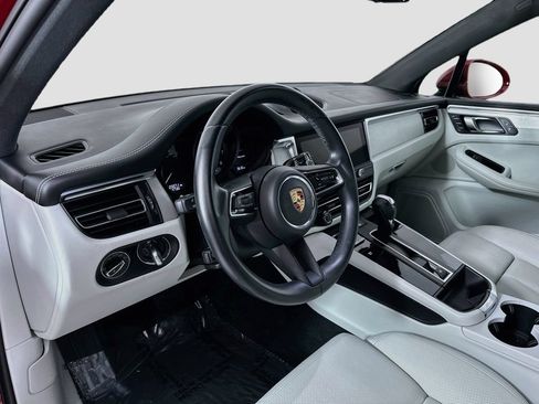 Certified 2023 Porsche Macan AWD/4WD image 4