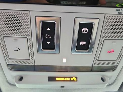 Used 2025 Land Rover Defender 110 X image 59