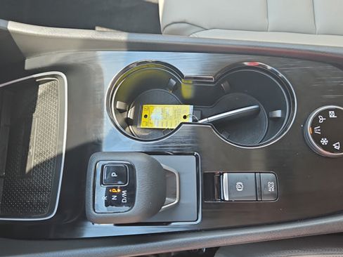 Used 2025 Nissan Rogue SL AWD/4WD image 21