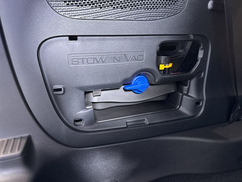 New 2026 Chrysler Pacifica Pinnacle image 26