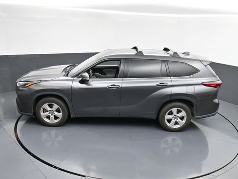 Used 2021 Toyota Highlander L image 31